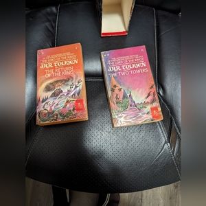 Tolkien Box Set with 2 books. The Two Towers and the return of the Kings.